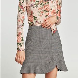 Zara plaid mini skirt with grill ruffle